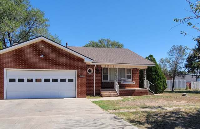 CLASSIC HOME WITH BASEMENT AND HARDWOOD FLOORS Gallery 1