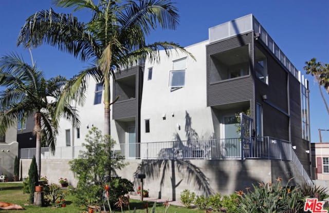 2307 OAKWOOD Avenue - 2307 S Oakwood Ave, Los Angeles, CA 90291