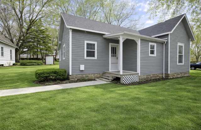 Renovated 2BR House | Storage Shop Included | All Animals Welcome | El Dorado Springs MO photos photos