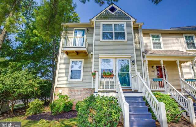 300 LOCUST STREET SE - 300 Locust Street Southeast, Vienna, VA 22180