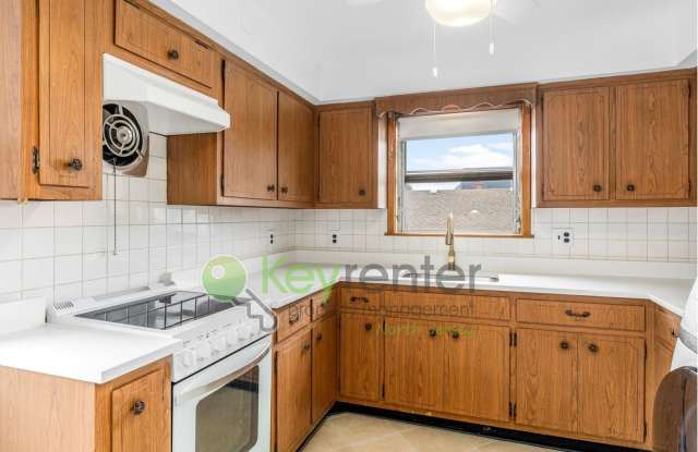 1-Bed Apartment with Hardwood Floors, In-Unit Laundry  Garden – Lodi, NJ photos photos