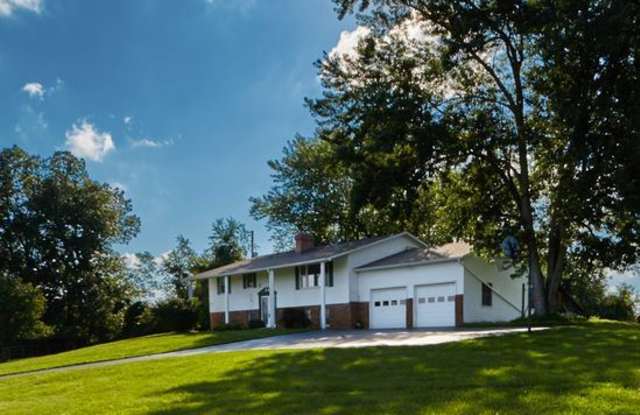 2057 River Rd - 2057 River Road, Licking County, OH 43023