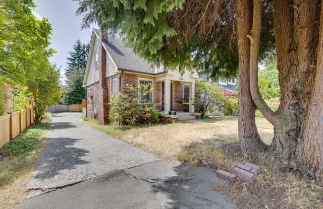 Adorable Wedgewood 4 Bedroom Available Now! photos photos