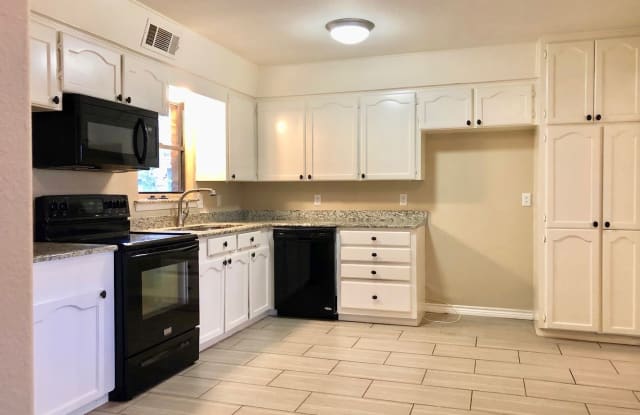 1615 Bryant Street - 1615 Bryant Street, Irving, TX 75061