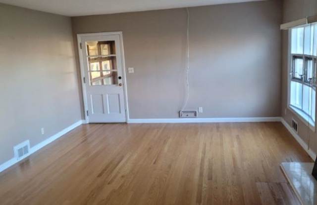 1392 How LN Gallery 2
