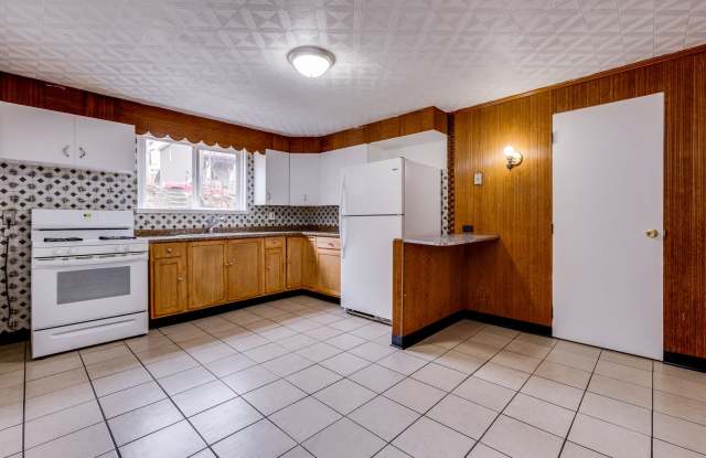 Available NOW- Charming 3 Bedroom Townhouse in the Heart of Mt. Oliver! photos photos