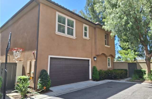 33 Keepsake - 33 Keepsake, Irvine, CA 92618