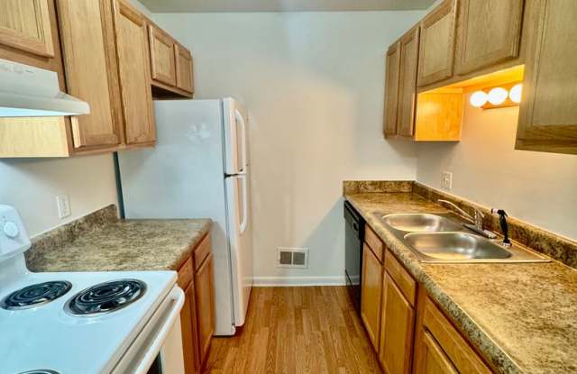 2nd floor, Remodeled 1 Bd. Greenway Park - Free Rent until November 1st!! Gallery 2