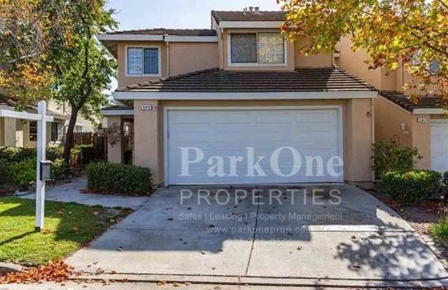Nicely Updated Townhouse in Concord Availble Now! photos photos