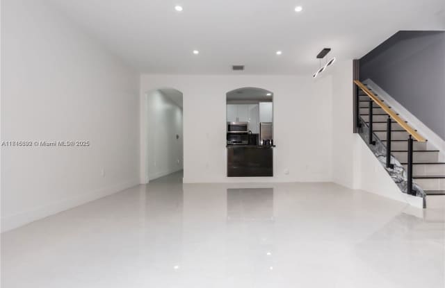 939 Northeast 42nd Terrace Gallery 4