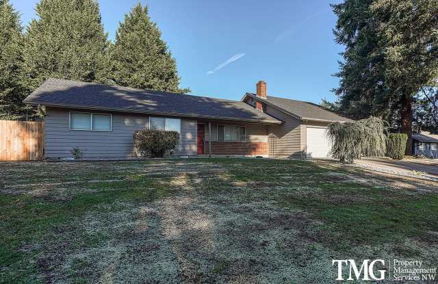 Newly Remodeled 3 Bedroom 1 1/2 Bathroom Home in 5 corners! photos photos