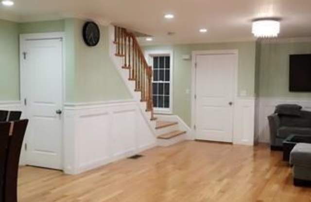142 PINE Gallery 4