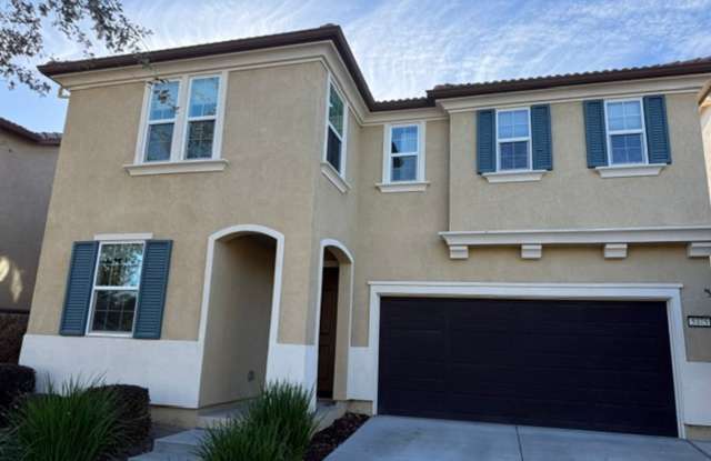 5 Bedroom House in Natomas! Gallery 1