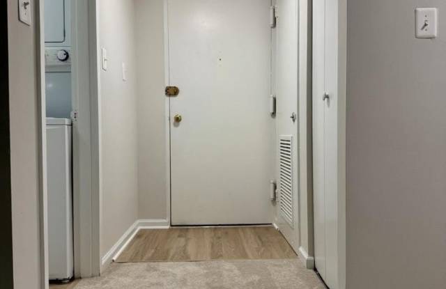 1520 NORTHGATE SQ #11B Gallery 3