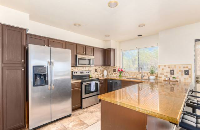 Oro Valley- 3 bedroom/ 3 bathroom home AVAILABLE MID AUGUST! photos photos