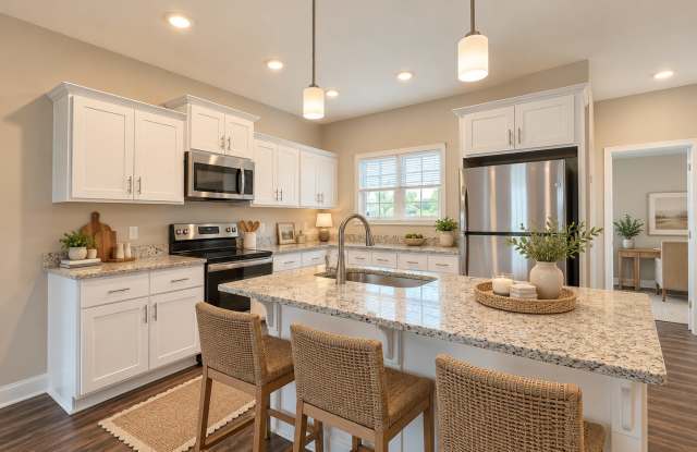 203 Silverthorn Dr Gallery 3