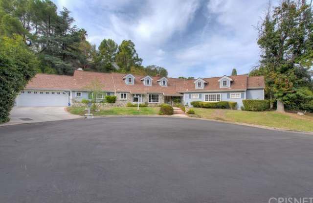 4525 Comber Avenue Gallery 2