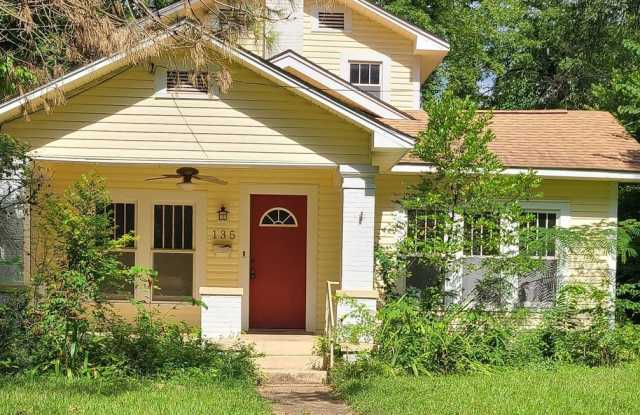 135 Walker Ave - 135 Walker Avenue, Nacogdoches, TX 75961