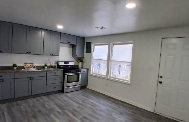 3040 Elizabeth Ave photos photos