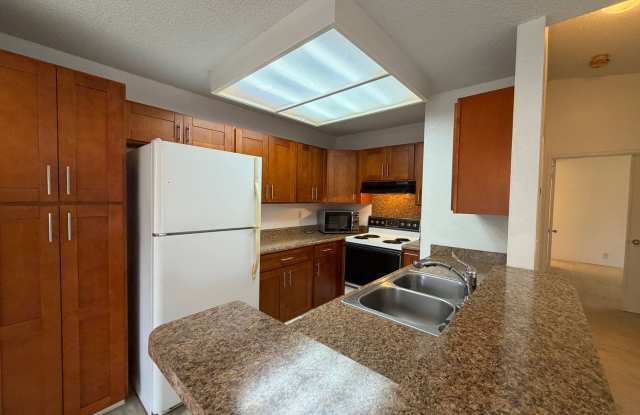 2 bed, 2 bath, 2 parking, central location in Halawa, Crosspointe! Available now. photos photos