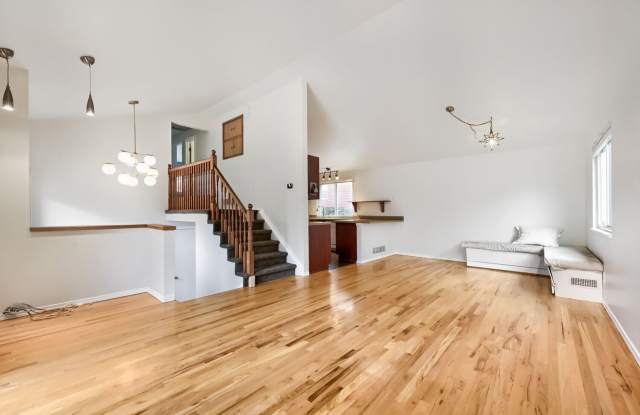 Beautiful, Light-Filled 4bd/2ba North Boulder Home! Gallery 1