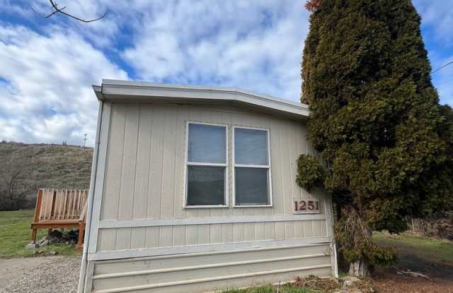 2 bed 1.5 bath home with off-street parking photos photos