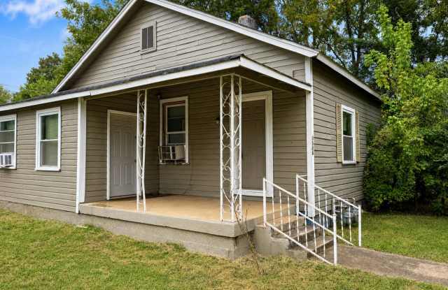 TWO BEDROOM / ONE BATH UNIT AVAILABLE NOW! Gallery 1
