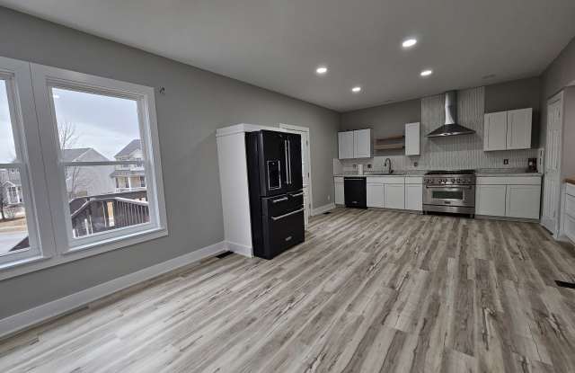 2402 Crystal Dr Gallery 2