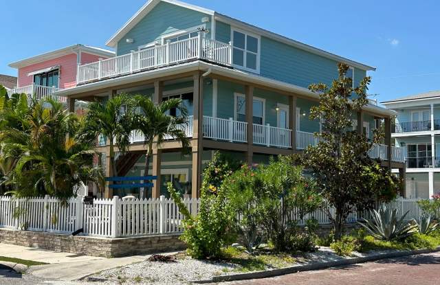 5417 Essex Ave S - 5417 Essex Avenue South, Gulfport, FL 33707