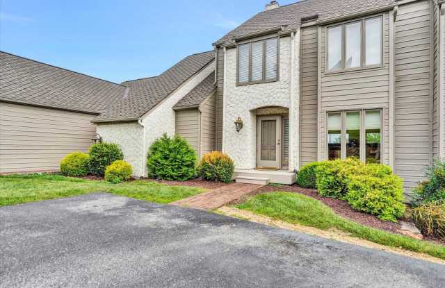 Beautiful 3 Bedroom Townhome in Hunting Hills photos photos