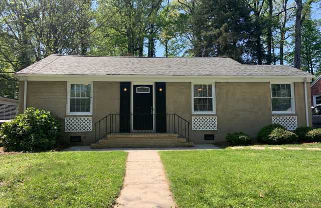 Kirkwood 2 BR convenient to shopping - 2413 Dellwood Drive, Greensboro, NC 27408
