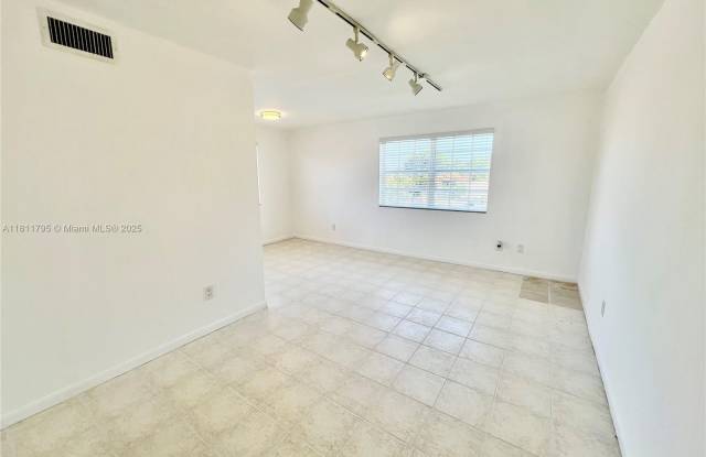 2015 SW 27th Ave photos photos
