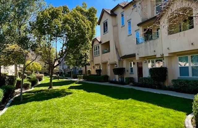 Eastlake Vistas condo available now photos photos