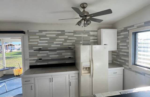 ** Annual ** 2 Bed / 1 Bath Single Family Home ** Conveniently Located ** $1,295 Gallery 4