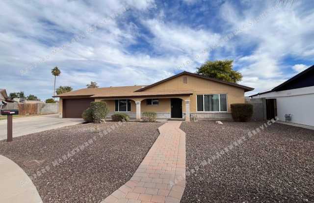 SPACIUS 3 BEDROOM 2 BATHROOM HOME IN GLENDALE FOR RENT photos photos