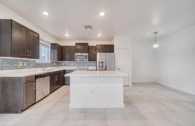 1090 SE 23rd Avenue 1090, Homestead, FL 33035 - 2187 photos photos