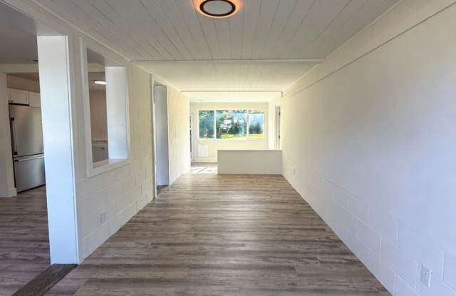 SUPER CUTE 2 BEDROOM, 2 BATH HOME – POWER & WATER INCLUDED! Gallery 3