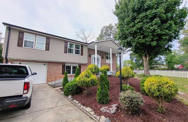 8705 LOUGHRAN Road Gallery 1