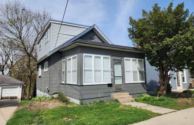 536 Raymond Street - 536 Raymond Street, Elgin, IL 60120