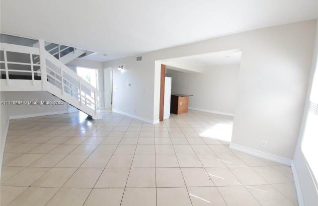523 SW 1st Ct Gallery 3