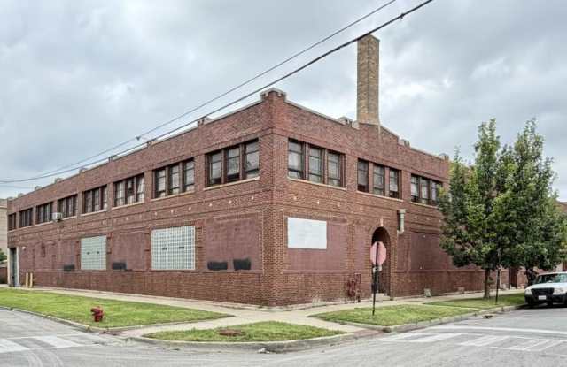 608 Albany Gallery 1