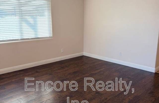 1379 Monserate Ave Gallery 4