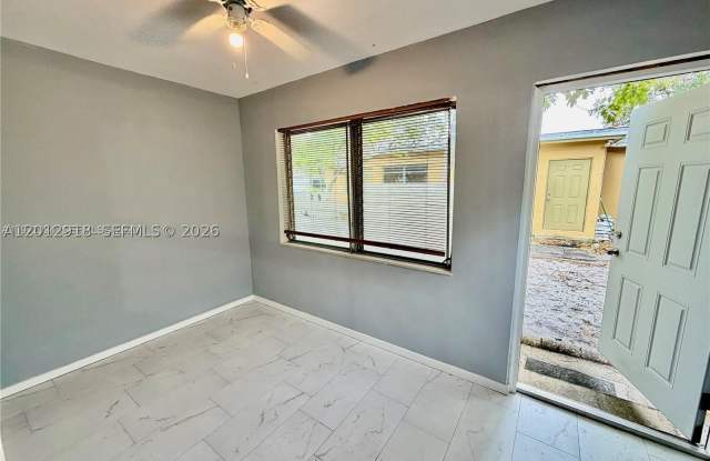 836 NW 12th Ter Gallery 3