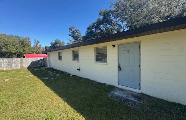 Charming and snug one-bedroom residence nestled in Dade City! photos photos