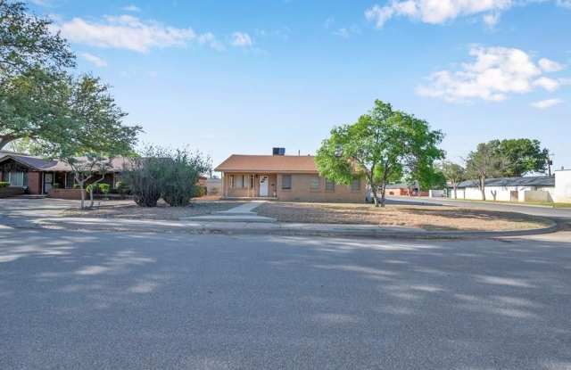 1600 Bedford Dr photos photos