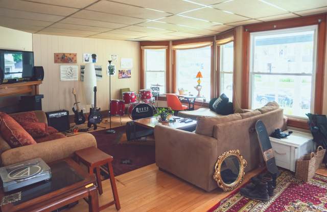 2835 N Frederick Ave photos photos