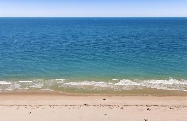 2840 N Ocean Boulevard Gallery 2