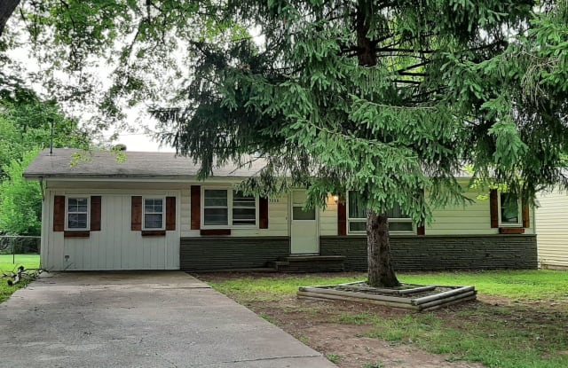 3066 S Franklin Ave. - 3066 South Franklin Avenue, Springfield, MO 65807