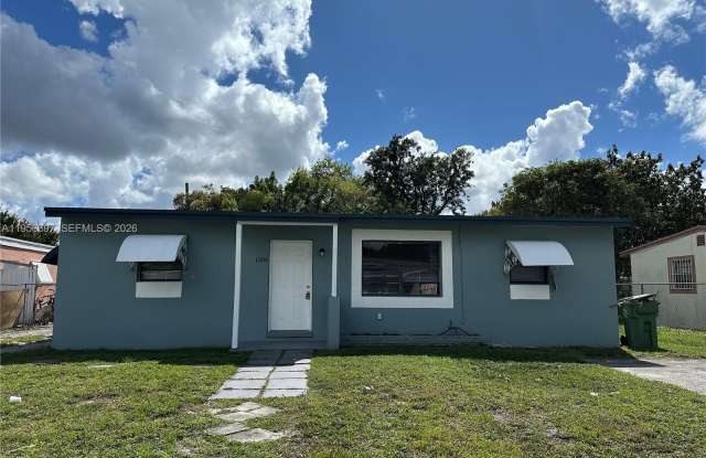 1306 NW 11th Pl photos photos