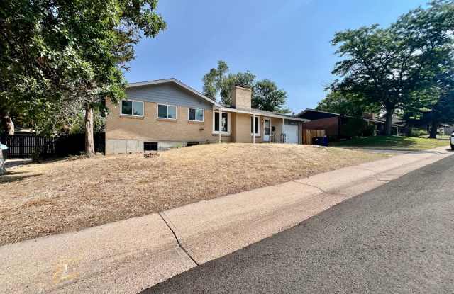Wonderful Home Near Arapahoe Road and Colorado Blvd Gallery 1